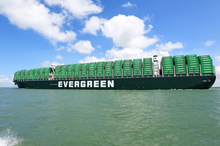 Evergreen виплатить $100 млн за застряглий контейнеровоз