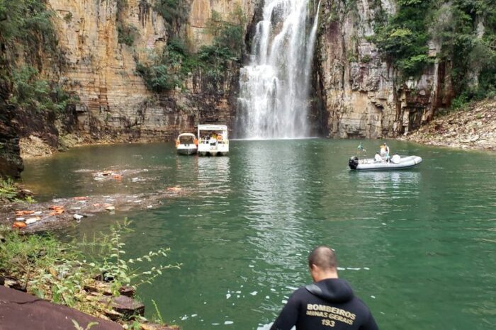У Бразилії на човни з туристами обрушилася скеля, є жертви