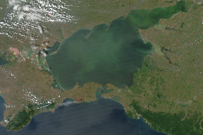 В Азовському морі Росія призупинила судноплавство
