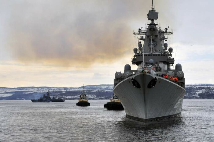 Для навчань у Чорному морі РФ перекидає до Криму три десантні кораблі
