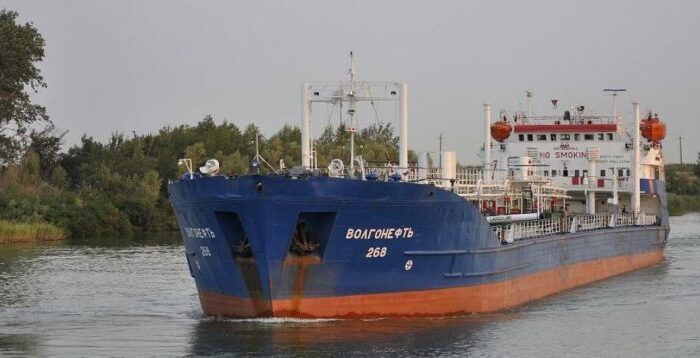 Російські танкери відключаються від систем стеження, щоб уникнути санкцій