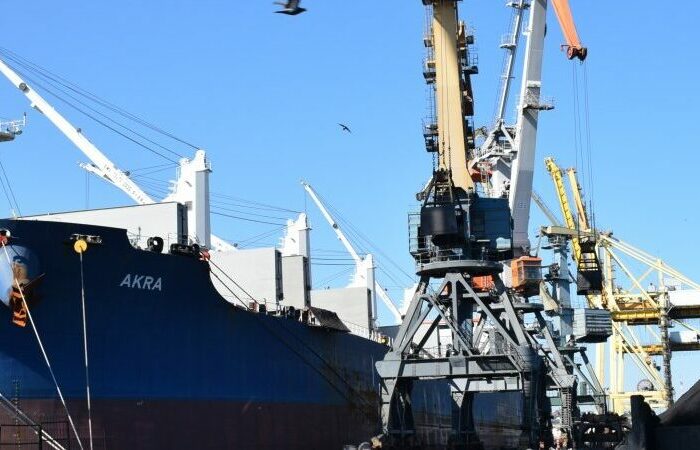 Порт Чорноморська відновив відвантаження добрив