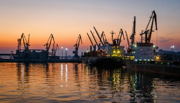 Українські правоохоронці розслідують викрадення торгових суден з Бердянського порту