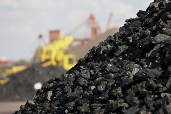 Польща відмовилася від імпорту вугілля з рф, не чекаючи рішення ЄС