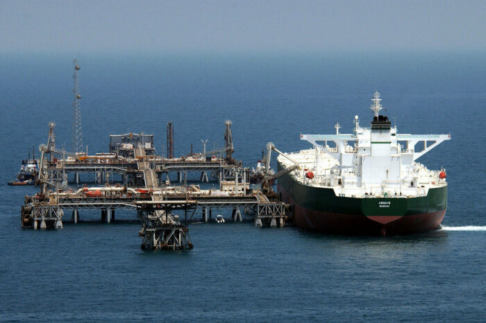 Більше половини нафти РФ, що експортується з портів, залишається непроданою