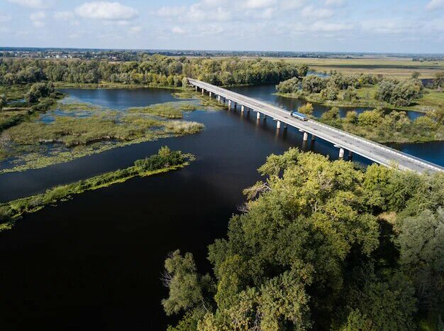 Окупанти підірвали міст через Десну в Чернігові