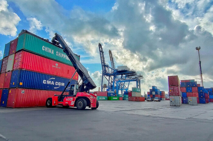 Одеський порт відновлює вивезення вантажів у контейнерах