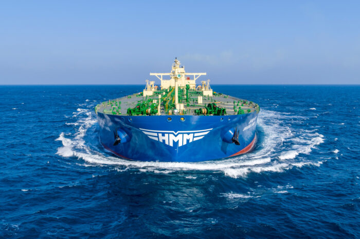 Південнокорейська HMM зупиняє морські вантажоперевезення на схід Росії