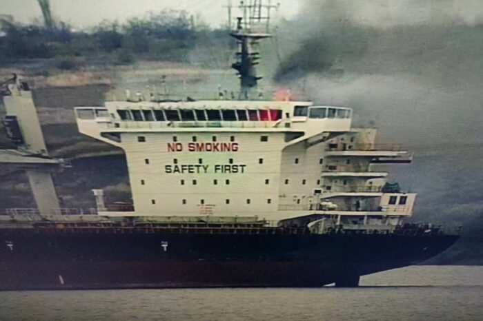 У порту Ольвія снаряд влучив у судно: загинули іноземні моряки (ВІДЕО)