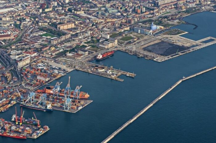 Російським суднам закрили доступ до портів Італії, Румунії та Болгарії