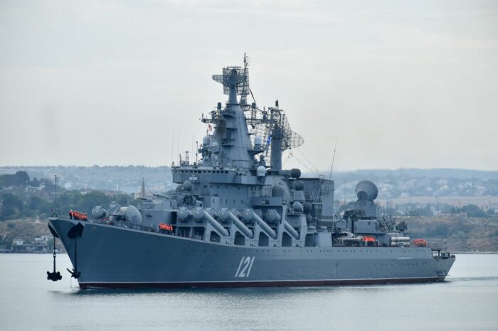 У рф повідомляють про загиблих моряків з крейсера «Москва»