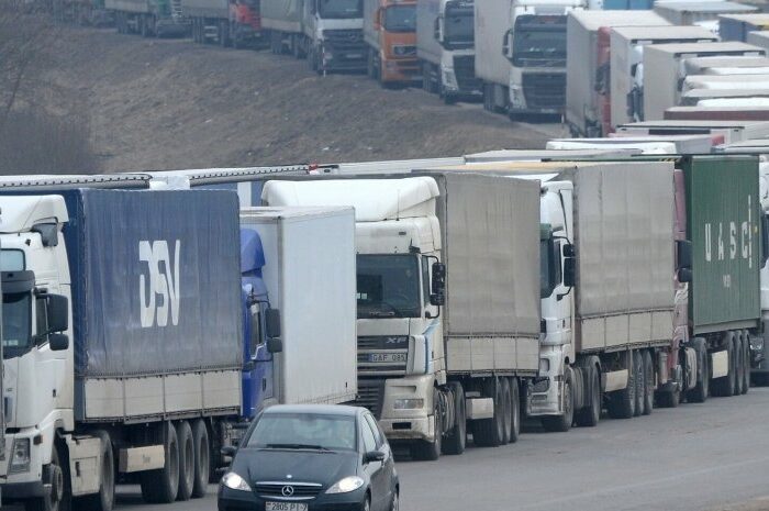 ЄС заборонив в'їзд вантажівок з Росії та Білорусі