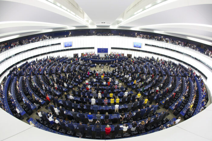Європарламент вимагає повного ембарго на імпорт енергоносіїв із рф