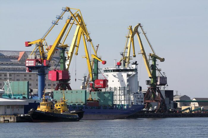 В Росії почалися проблеми з паливом через логістичну блокаду