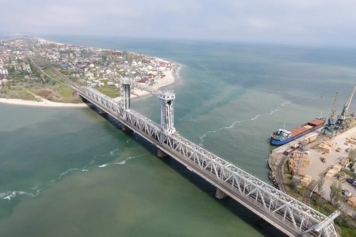 Міст через Дністровський лиман атакували ракетами
