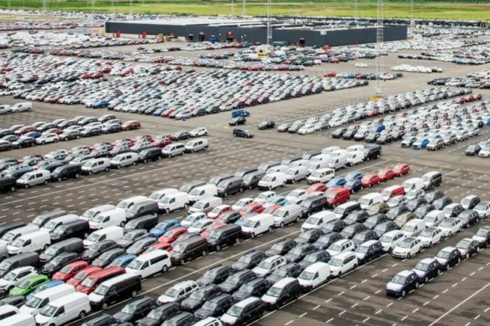 У бельгійському порту заблоковано тисячі люксових авто російських замовників