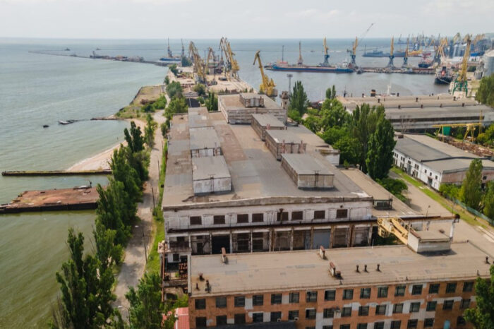 Азовський судноремонтний завод у Маріуполі зруйновано (ВІДЕО)