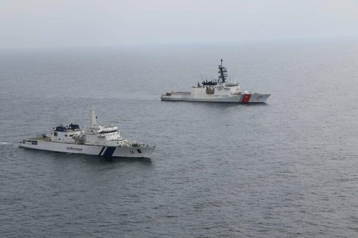Індія побудує вісім швидкісних суден для берегової охорони країни