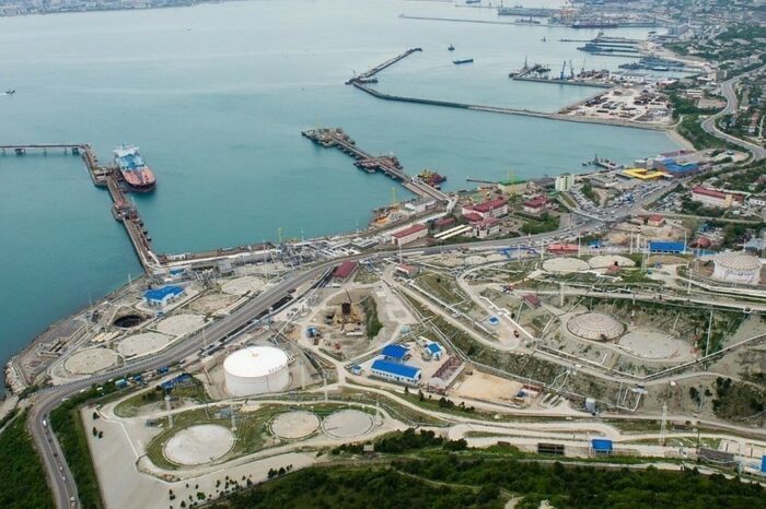 Казахстан відновлює експорт нафти через термінал у Чорному морі
