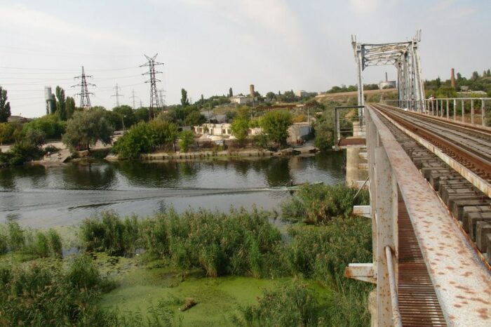 У Херсоні російські військові захопили завод із причальною стінкою