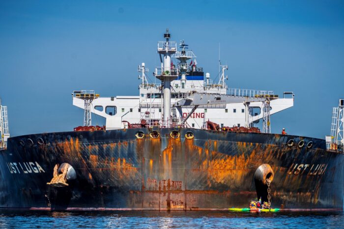 Потрібно зупинити морські перевезення російської нафти, - ОП