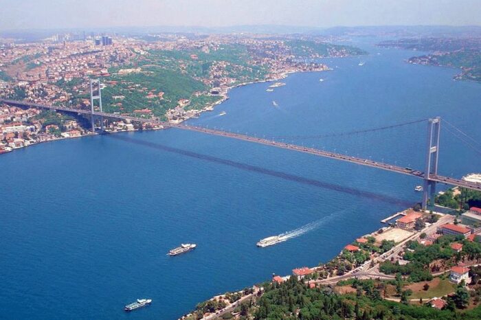 Туреччина розробила власні програми контролю судноплавства у протоках