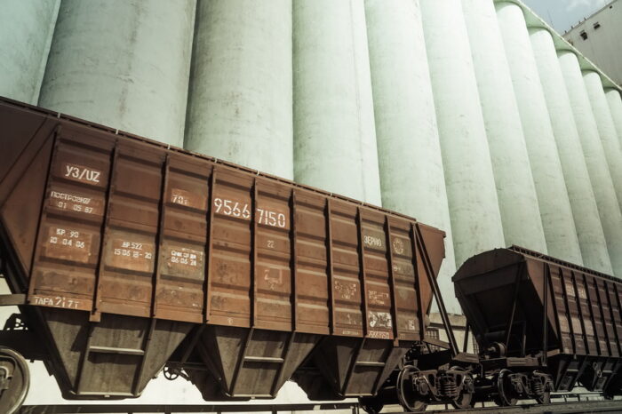 Окупанти вивозять зерно вагонами із Запорізької області