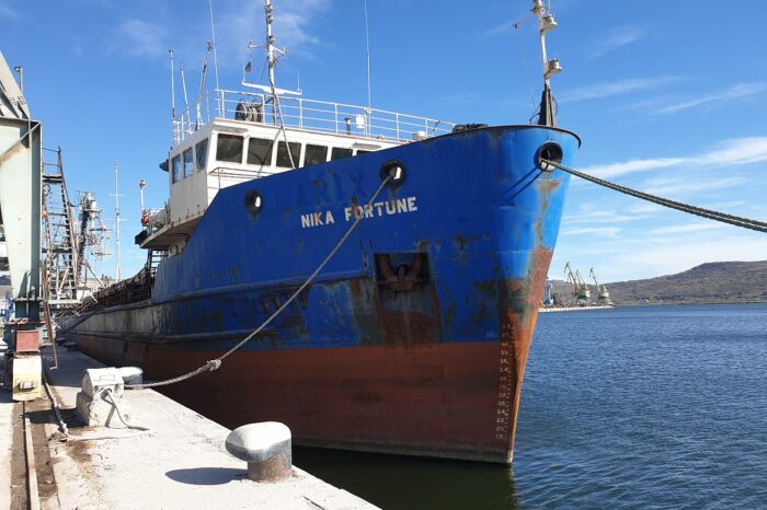 Російське судно, яке незаконно заходило до Криму, продали на металобрухт