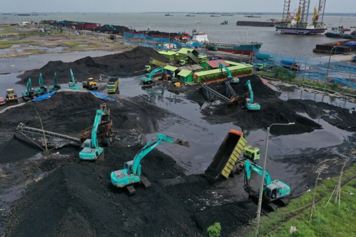 В Індонезії компаніям забороняють експорт вугілля