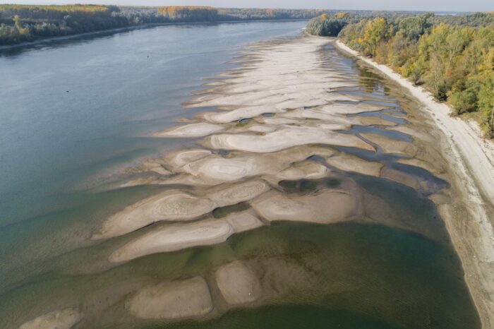 Рівень води у річці Дунай критично знизився