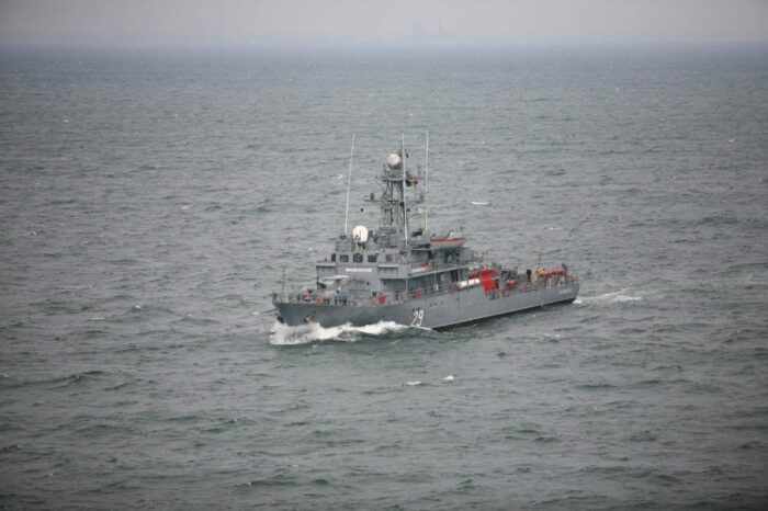 Корабель ВМС Румунії натрапив на міну у Чорному морі