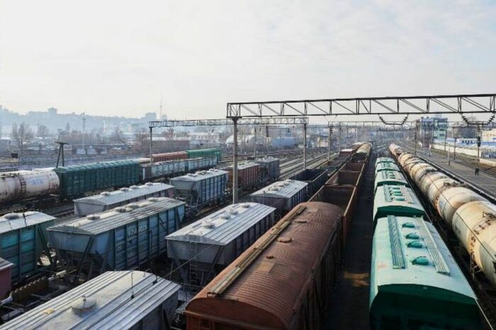 Укрзалізниця буде сама експедирувати вантажі