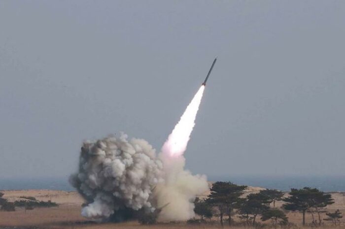 Північна Корея запустила щонайменше 10 ракет у Японське море